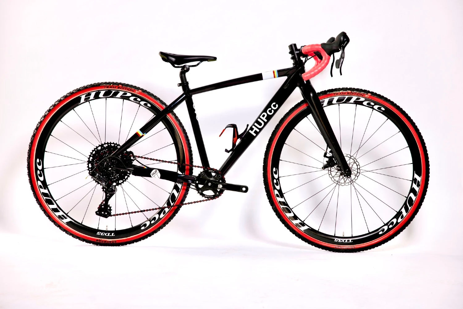 Brands Challenge Limus TE Tubular Cyclocross Tyre 700c X 33c (Red Wall Ltd Edition) 3 Brands Challenge Limus TE Tubular Cyclocross Tyre 700c X 33c (Red Wall Ltd Edition)